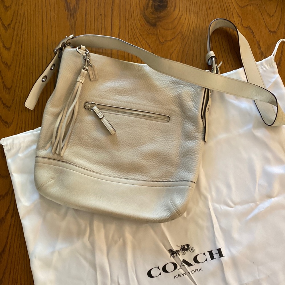 Coach 3796 vintage bone pebbled leather crossbody bag. No. JO4S-1428. Tassel.